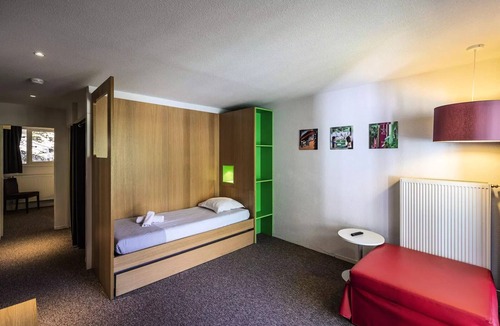 Eaux-Bonnes Hotel | Belambra Clubs Gourette - Lou Sarri - Half board - Accommodation Classic 1 Bedroom 2 Adults and 1 Child with balcony