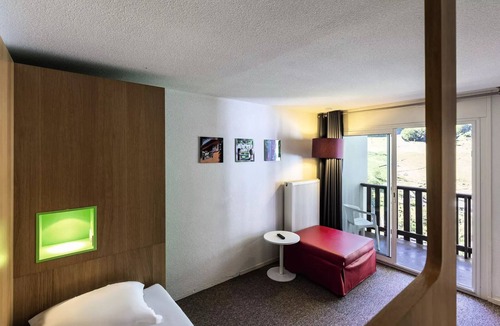 Eaux-Bonnes Hotel | Belambra Clubs Gourette - Lou Sarri - Half board - Accommodation Classic 1 Bedroom 3 Adults and 1 Child with balcony