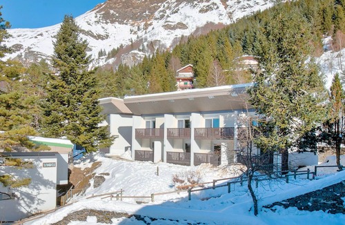 Eaux-Bonnes Hotel | Belambra Clubs Gourette - Lou Sarri - Half board - Classic accommodation 3 Adults and 1 Child with balcony