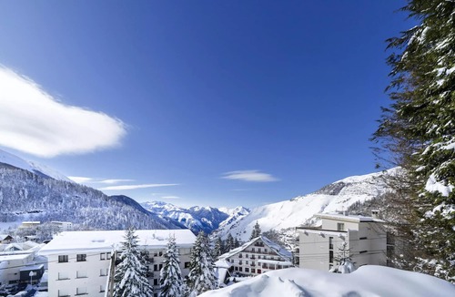 Eaux-Bonnes Hotel | Belambra Clubs Gourette - Lou Sarri - Half board - Classic accommodation 3 Adults and 1 Child with balcony