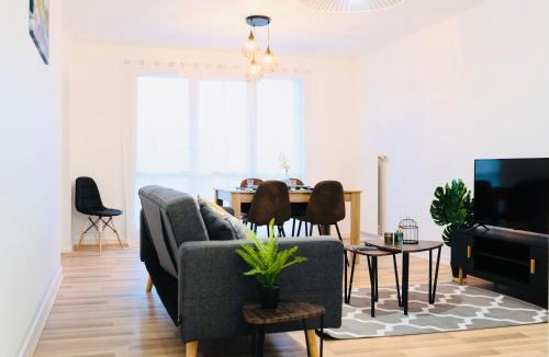 Troyes Apartment | Bella Luna II - Elégant appartement centre ville - Parking gratuit - Wifi ultra rapide-Appareil Massage-Netflix-Jeu société
