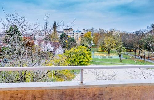 Troyes Apartment | Bella Luna II - Elégant appartement centre ville - Parking gratuit - Wifi ultra rapide-Appareil Massage-Netflix-Jeu société