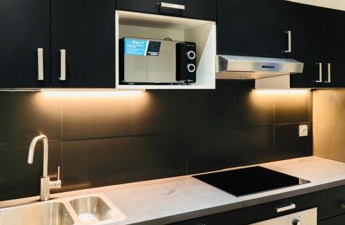 Troyes Apartment | Bella Luna III - Elégant appartement centre ville - Parking gratuit - Wifi ultra rapide-Appareil Massage-Netflix-Jeu société