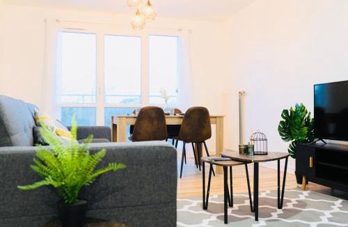 Troyes Apartment | Bella Luna III - Elégant appartement centre ville - Parking gratuit - Wifi ultra rapide-Appareil Massage-Netflix-Jeu société