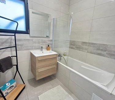 Moneteau Apartment | Bella Vista, parking gratuit, 5 min Auxerre