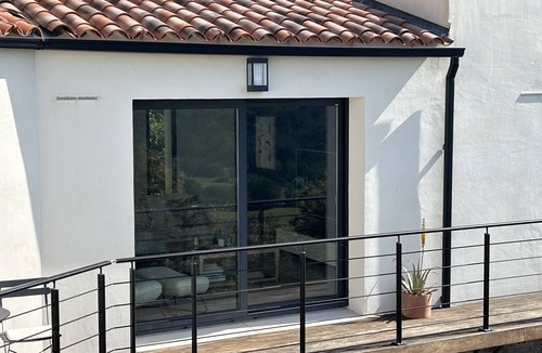 Ampus House | Belle Villa Contemporaine en Pleine Nature