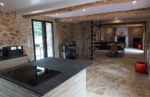 Ampus House | Bergerie en Pierre Dans la Campagne Provençale