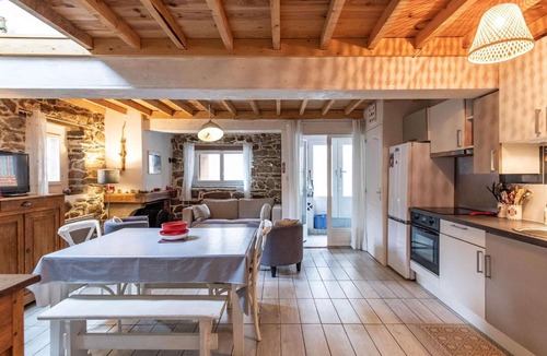 Sazos House | Bergerie Pyrénéenne Rénovée - 4 Chambres - 8 Pers. - Jardin - Stationnement Public - 3 Stations de Ski - FR-1-402-132