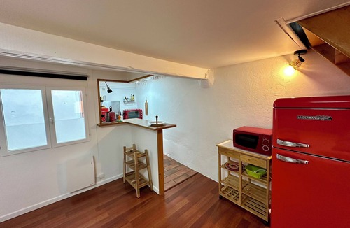 Lourdes Apartment | 💙 Bernadette's Terrace, air-conditioned, downtown and rooftop panoramic view