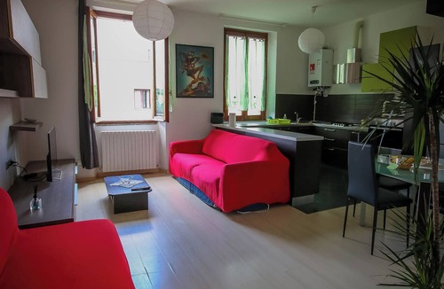 Mariano Comense Apartment | Binario 3 apartment 20 m. from the station. Milan, Monza, Como, Lakes