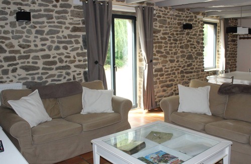 Saint-Pierre-de-Plesguen House | Birds singing near Saint-Malo and Dinan