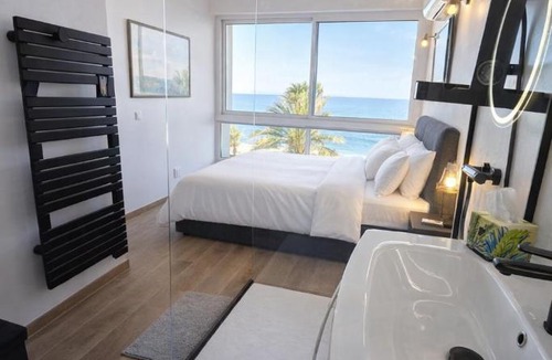 Villeneuve Loubet Beach Apartment | BlueParadise, T2 en Duplex, 4 personnes, AC, Vue Mer & Terrasse