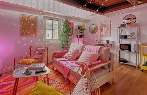 Saint Nicolas - Charles III - Ville vieille - Trois Maisons - Leopold Apartment | Blush Heaven - Private apartment with POP ambience! With free fiber and Netflix!
