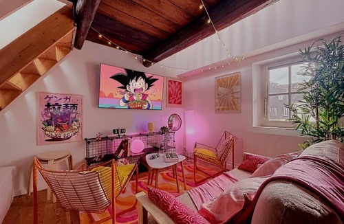 Saint Nicolas - Charles III - Ville vieille - Trois Maisons - Leopold Apartment | Blush Heaven - Private apartment with POP ambience! With free fiber and Netflix!