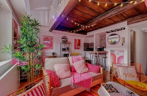 Saint Nicolas - Charles III - Ville vieille - Trois Maisons - Leopold Apartment | Blush Heaven - Private apartment with POP ambience! With free fiber and Netflix!