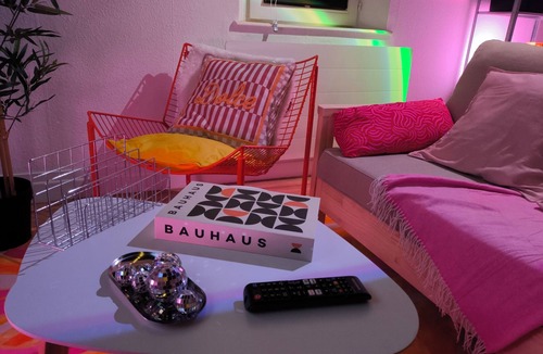 Saint Nicolas - Charles III - Ville vieille - Trois Maisons - Leopold Apartment | Blush Heaven - Private apartment with POP ambience! With free fiber and Netflix!