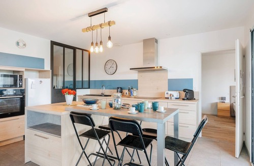 Beaussais-sur-Mer House | Bol d'Air by Interhome