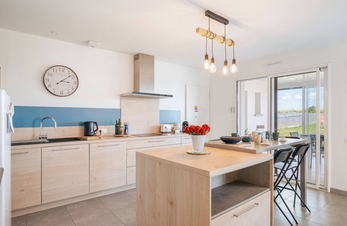 Beaussais-sur-Mer House | Bol d'Air by Interhome