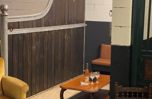 Saint-Guinoux Bed & Breakfast | Box insolite Ecurie: Authentic room near saint Malo
