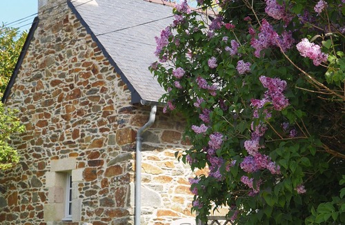 Plestin-les-Greves Cottage | Breton cottage 300m from the beach, near the Côte de Granit Rose