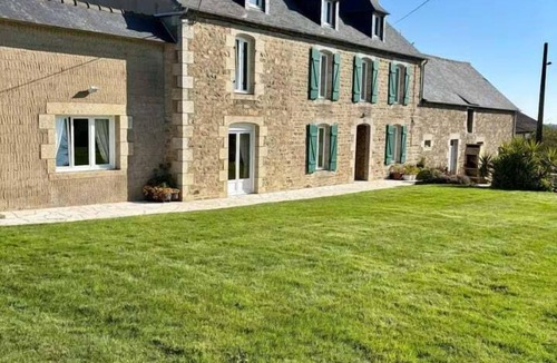 Tredaniel Apartment | Breton longhouse with garden in Trédaniel