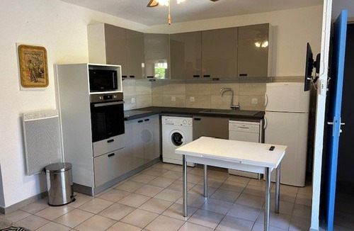 Valras-Plage Apartment | Bright 2BR Apartment w/Terrace, Sleeps 4, 600m from Beach