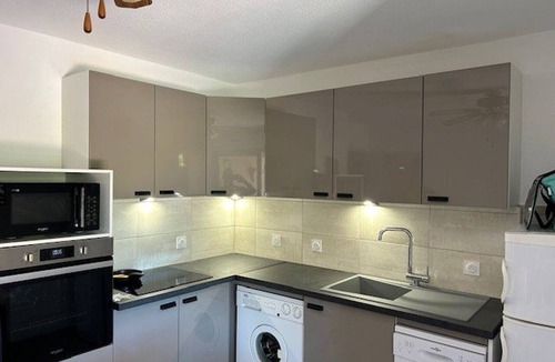 Valras-Plage Apartment | Bright 2BR Apartment w/Terrace, Sleeps 4, 600m from Beach