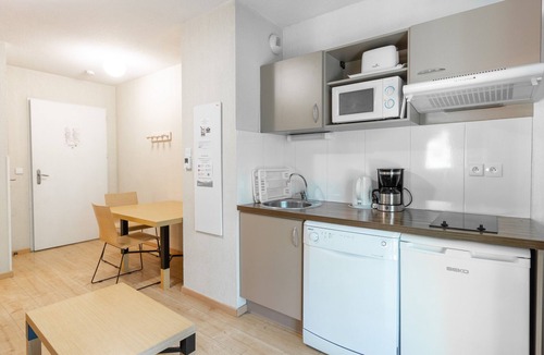 Ax-les-Thermes Apartment | Bright apartment with nature view 4 people