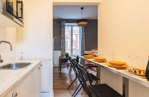 Hincmar Apartment | Bright Central Apartment with Wi-Fi in Reims