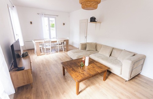 Sevremont House | Bright family home with terrace