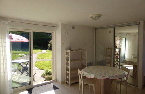 Lannion Apartment | Bright gîte with terrace and quiet garden