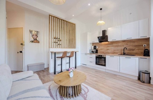 Hyeres City Centre Apartment | Bright, modern 2-bedroom in city center