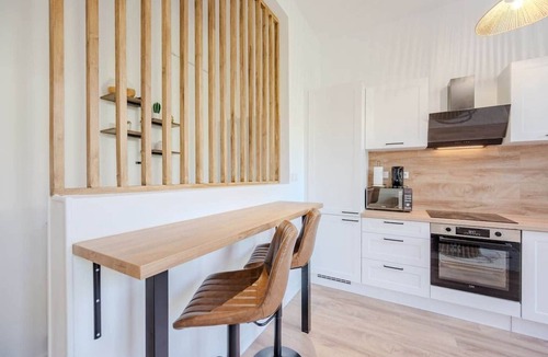 Hyeres City Centre Apartment | Bright, modern 2-bedroom in city center