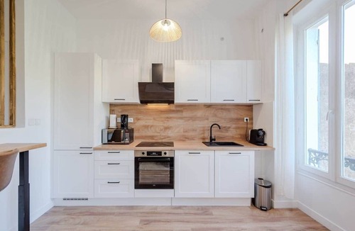 Hyeres City Centre Apartment | Bright, modern 2-bedroom in city center