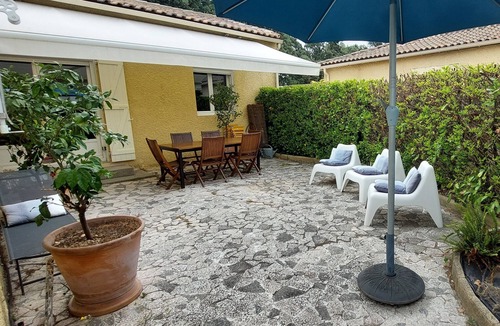 Quartier des Espesses Villa | Bright, quiet, one-floor Villa of 95 m2 with Terrace, Nîmes – 4 pers.
