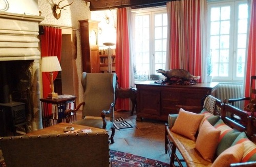 Aydoilles Bed & Breakfast | Bright room with common areas and tennis court in Aydoilles