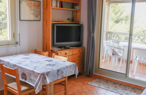 Six-Fours-les-Plages Apartment | Bright T2 sea view, very quiet with unforgettable sunsets over the sea