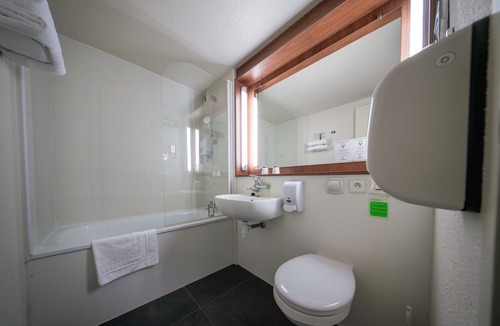 Boulazac-Isle-Manoire Hotel | Brit Hotel Confort Ampaline Périgueux Est