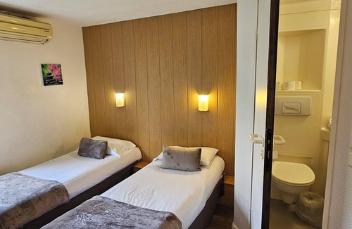 Lescar Hotel | Brit Hotel Essentiel Pau Lescar