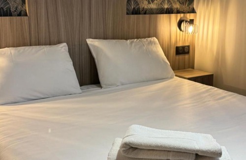 Taissy Hotel | Brit Hotel Essentiel Reims Taissy