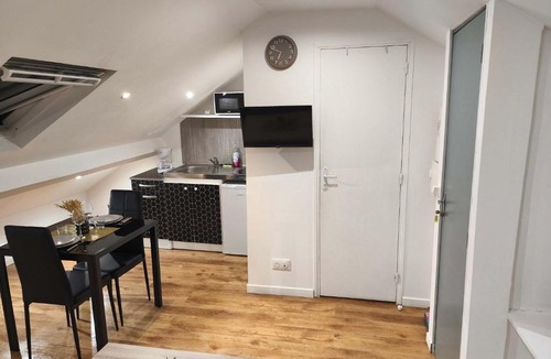 Charleville-Mezieres Apartment | Budget apart with parking