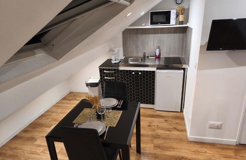 Charleville-Mezieres Apartment | Budget apart with parking