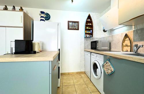 Sens Apartment | Côté Mer - Appartement Chaleureux & Cosy - Déco Bord de Mer - Centre-Ville Rue Commerçante - Smart TV Netflix & WiFi Fibre - Cuisine Équipée & Nespresso - Check-in Autonome - Parking Facile à Proximité - Confort & Sérénité