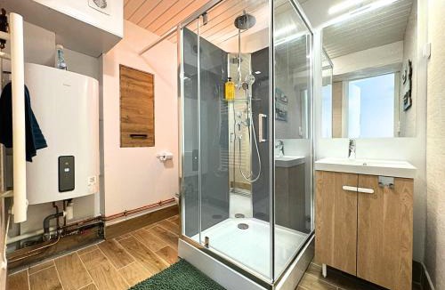 Sens Apartment | Côté Mer - Appartement Chaleureux & Cosy - Déco Bord de Mer - Centre-Ville Rue Commerçante - Smart TV Netflix & WiFi Fibre - Cuisine Équipée & Nespresso - Check-in Autonome - Parking Facile à Proximité - Confort & Sérénité