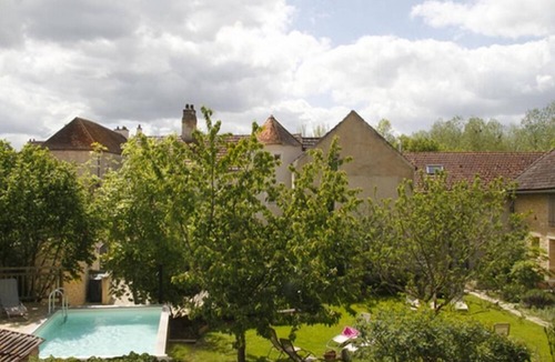 Noyers-sur-Serein House | Côté-Serein Chambre La courtine