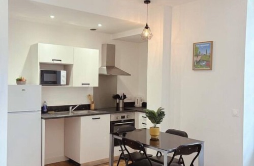 Centre Ville Apartment | Cœur de Pau - Parking included - Emerald