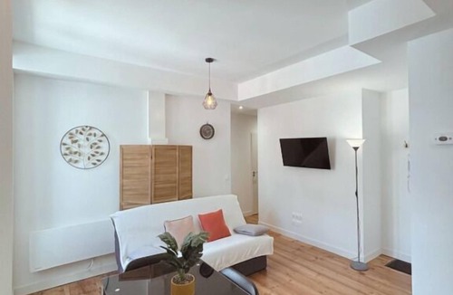Centre Ville Apartment | Cœur de Pau - Parking included - Emerald