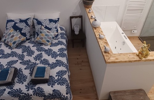 Neufmaisons Bed & Breakfast | C'est dans cette ancienne ferme Lorraine que nous, avons crées chambre d'Emma