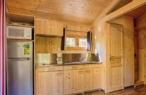 Laruns Cabin | Cabane en bois insolite, cosy camping piscine avec pieds partout familial