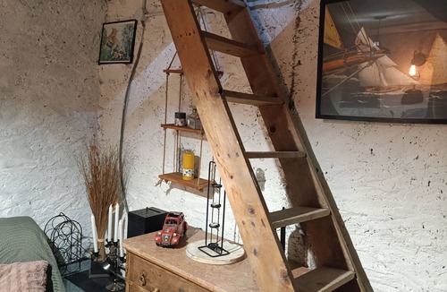 Saint-Andre-les-Alpes Cabin | Cabane le fournil, back to basics with this pretty cabin near the lake.
